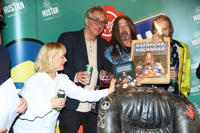 FOTO: Ozzák dostal dort. – stránka 15