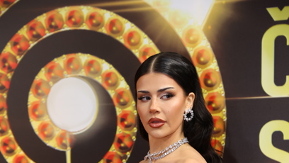 FOTO: Domi Alagia vynesla zajímavě střiženou róbu.