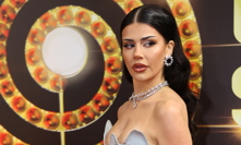 Domi Alagia vynesla zajímavě střiženou róbu.