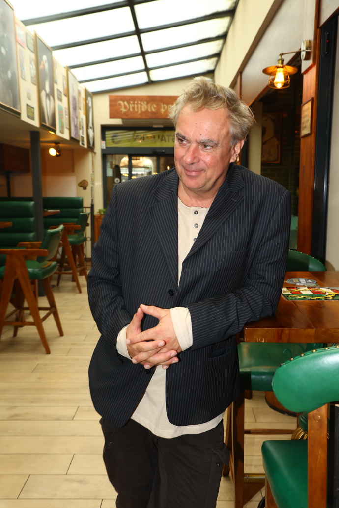 FOTO: Matonoha už nevěří planým řečem o návratu. – stránka 1