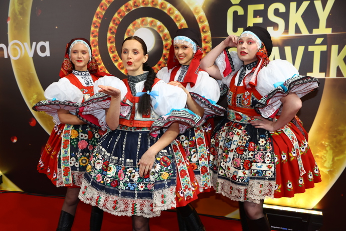 FOTO: Letos na Slavících nechybí ani dámy v krojích. – stránka 777