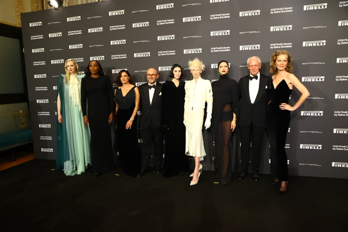 FOTO: Představení nového kalendáře Pirelli bylo plné slavných krásek. – stránka 45