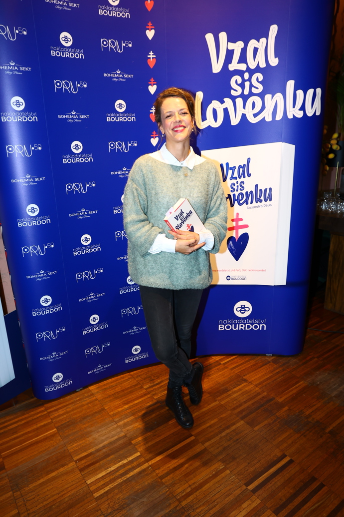 FOTO: Andrea Růžičková na křtu knihy Vzal sis Slovenku. – stránka 8