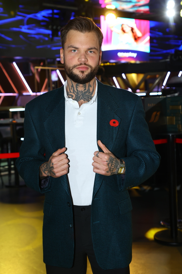 FOTO: Shelby přišel do vily jako bombshell. – stránka 2