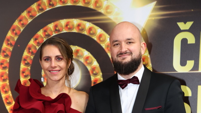 FOTO: Písničkář Pokáč s partnerkou.