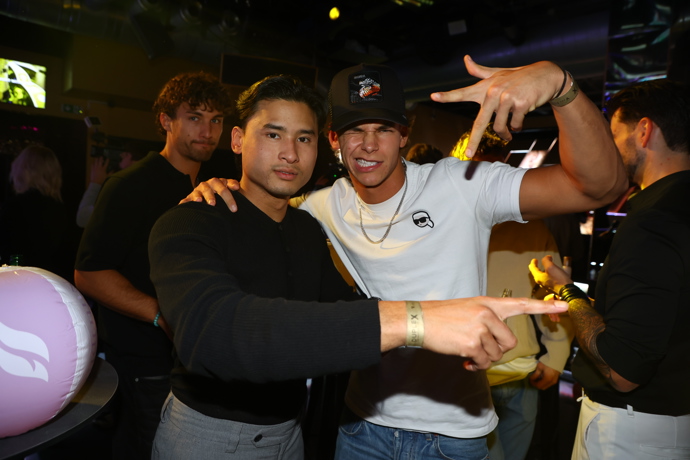 FOTO: Daniel a Tung na party Love Islandu 2025. – stránka 65