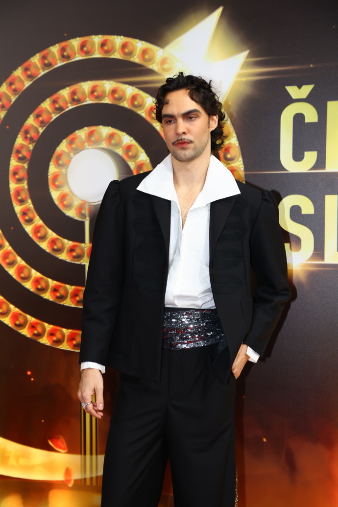 FOTO: Zpěvák Adam Pavlovčin šetřil úsměvy. – stránka 1