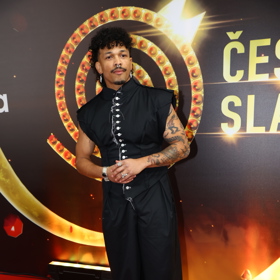 Biance je sestrou Bena Cristovaa.