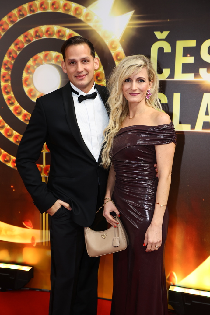 FOTO: Moderátor Martin Čermák s partnerkou.