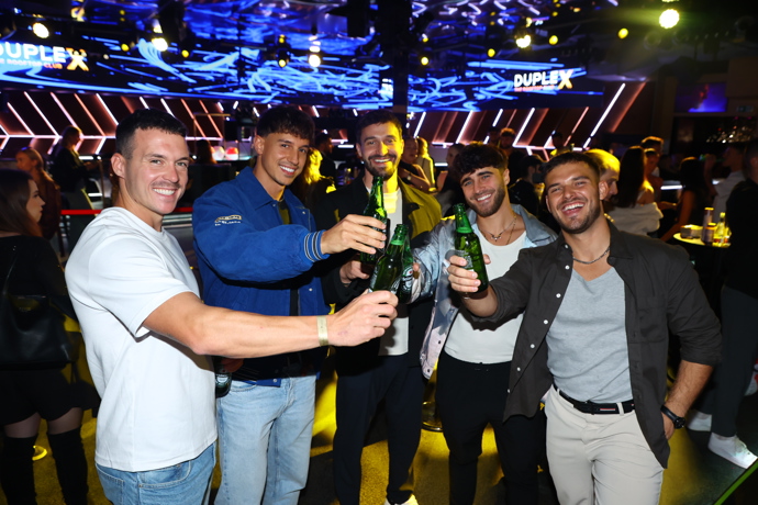 FOTO: Daniel Minich, Tadeáš Vilhelm, Tomáš Ždímal, Lu Jambor a Adam Štrba si party užívali ve velkém stylu. – stránka 61