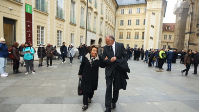 FOTO: Na Pražský hrad již dorazila i herečka Jiřina Bohdalová.