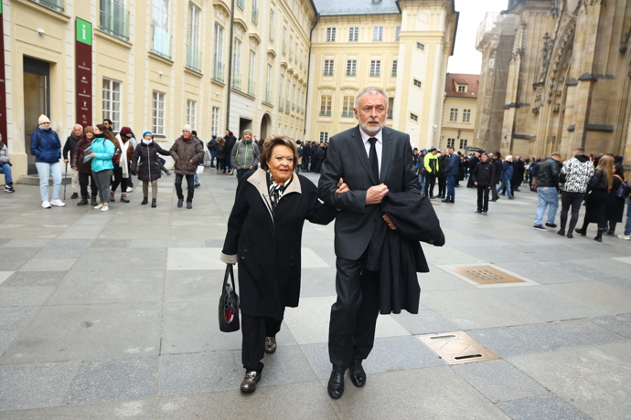 FOTO: Herečka Jiřina Bohdalová. – stránka 16