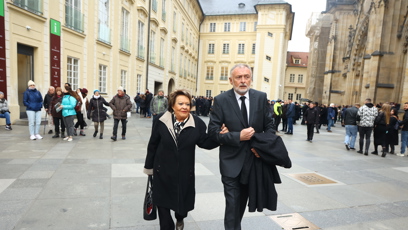 FOTO: Na Pražský hrad již dorazila i herečka Jiřina Bohdalová.