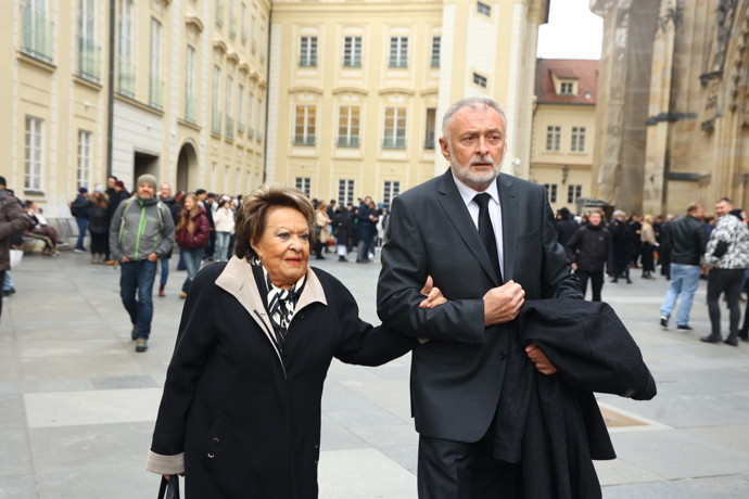 FOTO: Herečka Jiřina Bohdalová.. – stránka 14