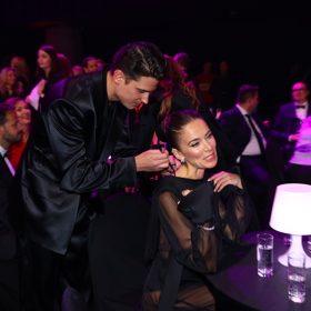 Sebastian ještě nedávno své partnerce Andree asistoval.