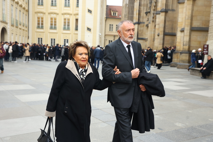 FOTO: Herečka Jiřina Bohdalová. – stránka 13