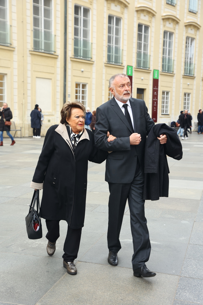 FOTO: Herečka Jiřina Bohdalová dorazila na poslední rozloučení s Dominikem Dukou. – stránka 12