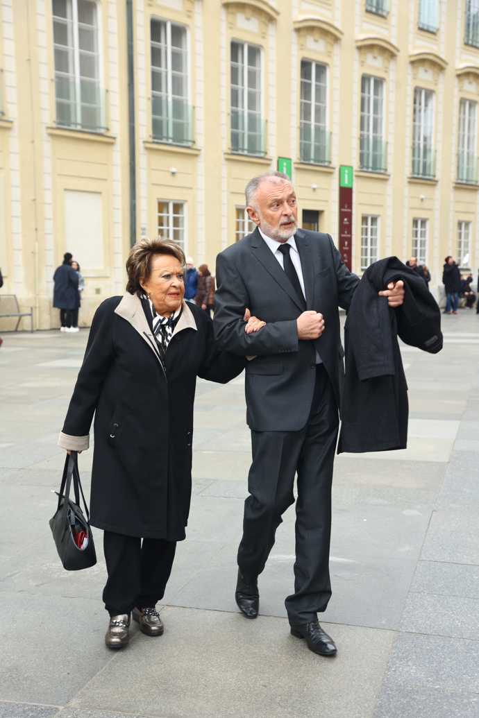 FOTO: Herečka Jiřina Bohdalová dorazila na poslední rozloučení s Dominikem Dukou. – stránka 11