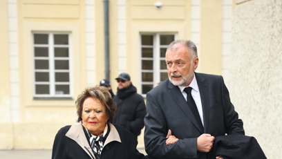 FOTO: Herečka Jiřina Bohdalová dorazila na poslední rozloučení s Dominikem Dukou.