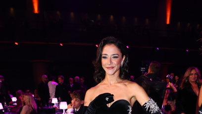 FOTO: Eva Burešová doplnila šaty o velký prsten.