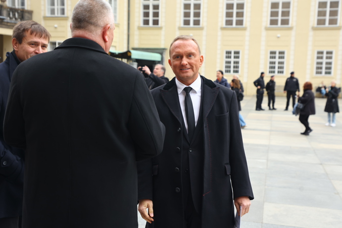 FOTO: Česko se loučí s kardinálem Dominikem Dukou. – stránka 18