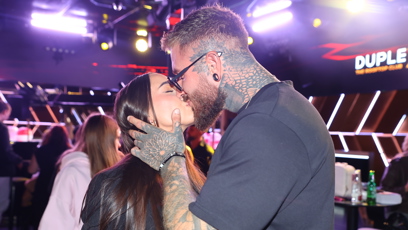 FOTO: Jan Pešek políbil svou vyvolenou.