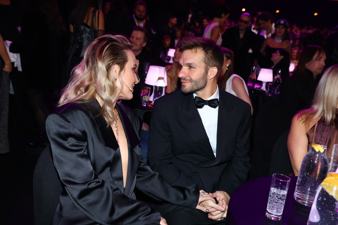 FOTO: Tereza Ramba ruku v ruce s manželem. – stránka 12