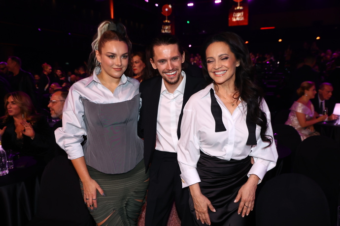 FOTO: Trojice si večer užívá plnými doušky. – stránka 2