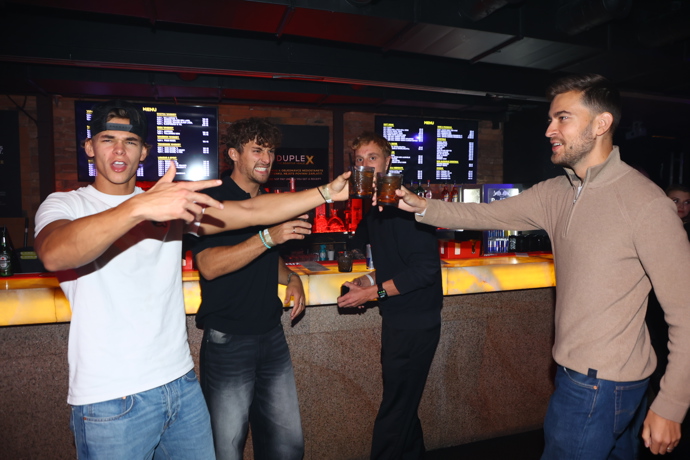 FOTO: Daniel Štefan a Martin Mikuš to rozjeli s fanoušky. – stránka 44