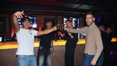 FOTO: Daniel Štefan a Martin Mikuš si dali drinky.