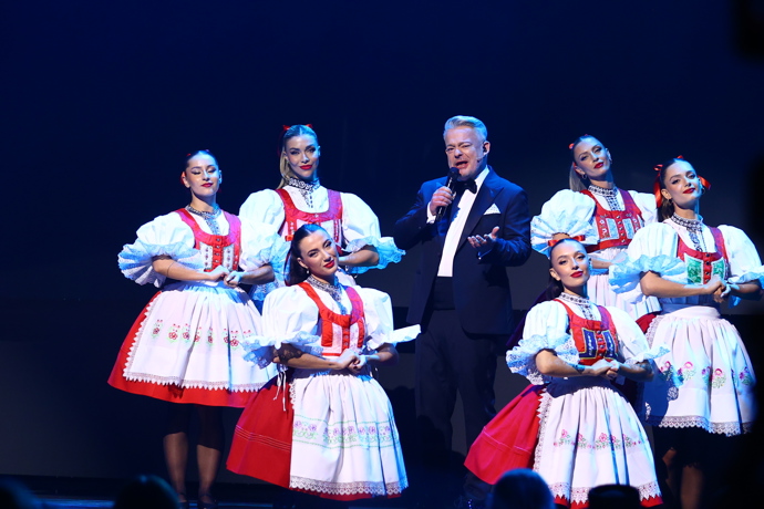 FOTO: Aleš Háma si začátek Slavíků užíval. – stránka 18