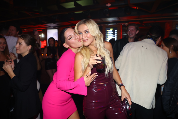 FOTO: Krásná Zorka Hejdová na party Love Islandu. – stránka 34