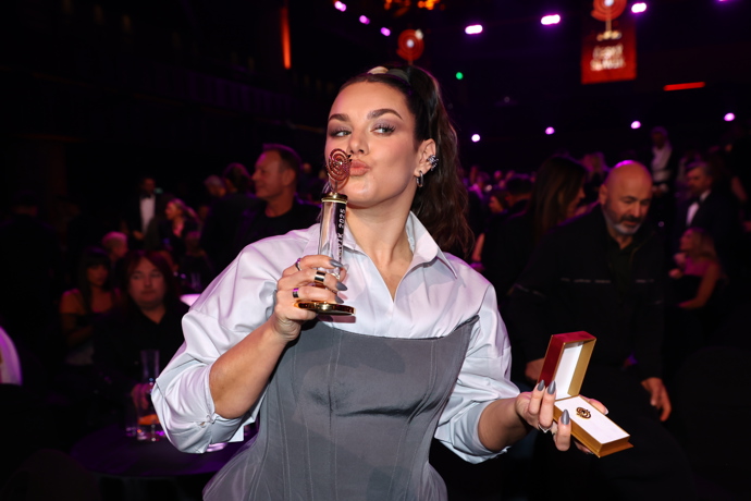 FOTO: Ewa Farna obhájila zlato. – stránka 17