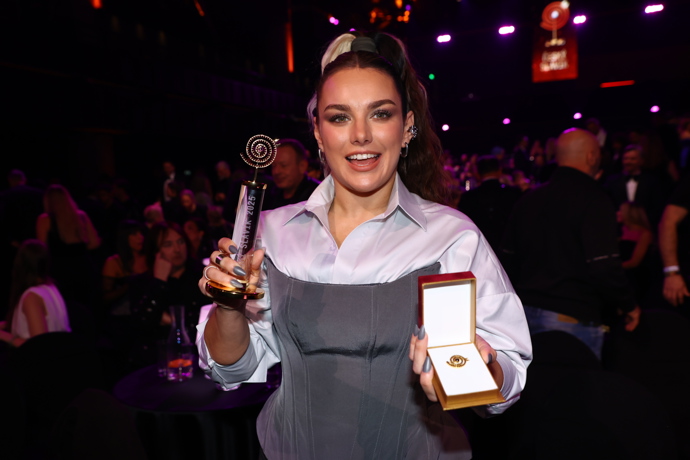 FOTO: Ewa Farna je opět zlatou slavicí. – stránka 16