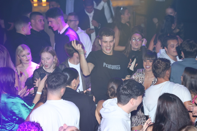 FOTO: Divoká party srdíček z Love Islandu. – stránka 22