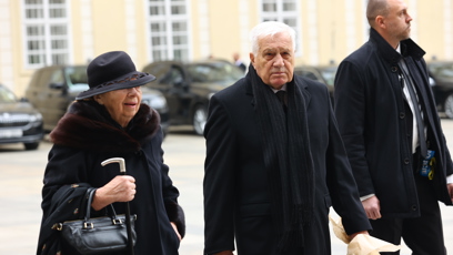 FOTO: Na Pražský hrad dorazil v doprovodu své choti Livie i bývalý prezident Václav Klaus.