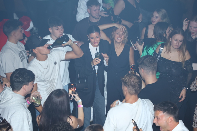 FOTO: Daniel Štefan se očividně polil. – stránka 19