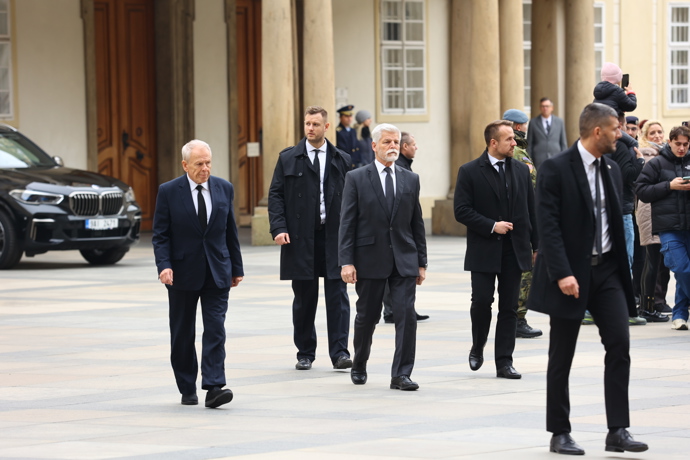 FOTO: Do katedrály svatého Víta dorazil právě prezident Petr Pavel. – stránka 108
