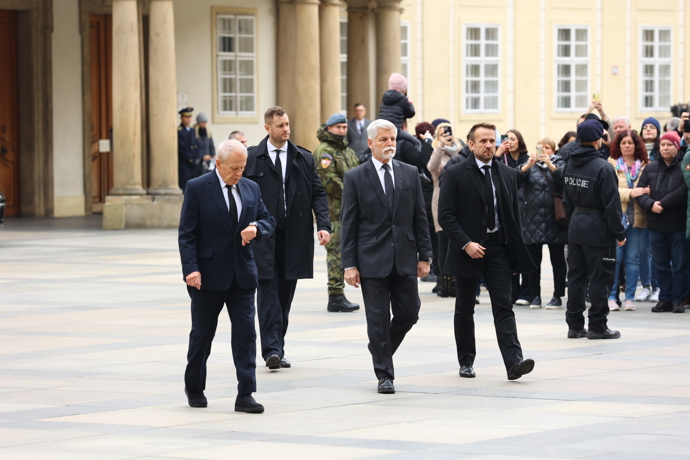 FOTO: Do katedrály svatého Víta dorazil právě prezident Petr Pavel. – stránka 107