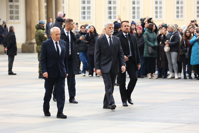 FOTO: Do katedrály svatého Víta dorazil právě prezident Petr Pavel. – stránka 105