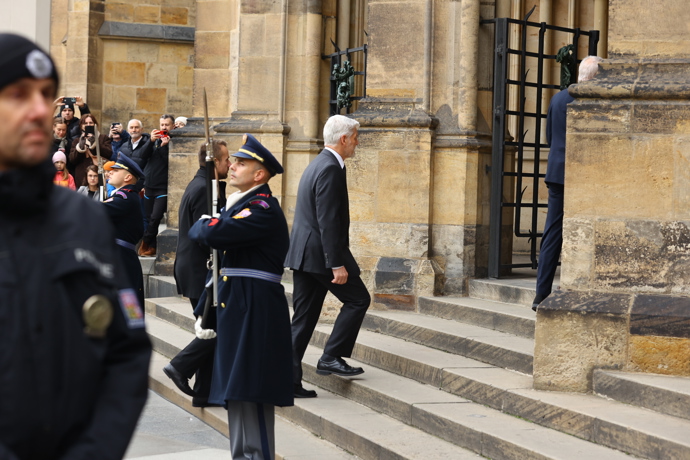 FOTO: Do katedrály svatého Víta dorazil právě prezident Petr Pavel. – stránka 103