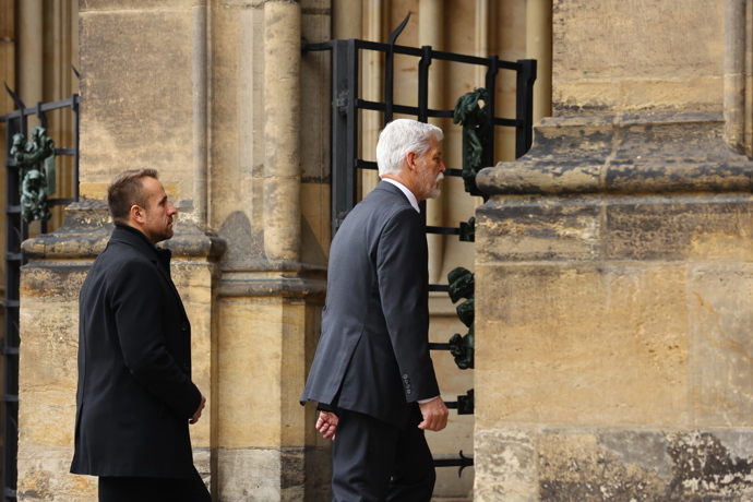 FOTO: Do katedrály svatého Víta dorazil právě prezident Petr Pavel. – stránka 99