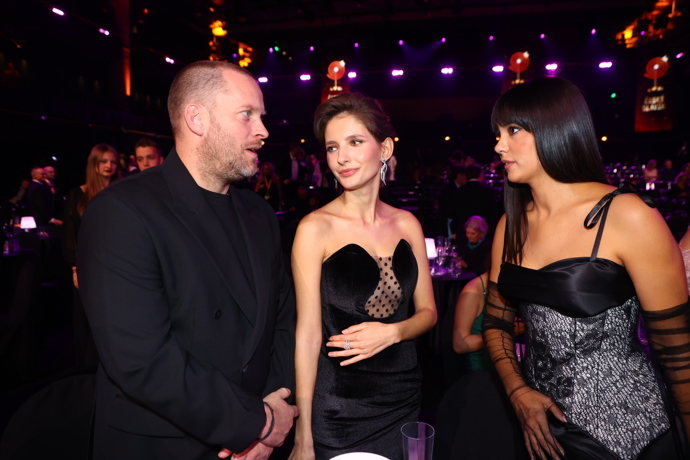 FOTO: Zea se dala do hovoru s Jakubem Prachařem a Sarou Sandevou. – stránka 4