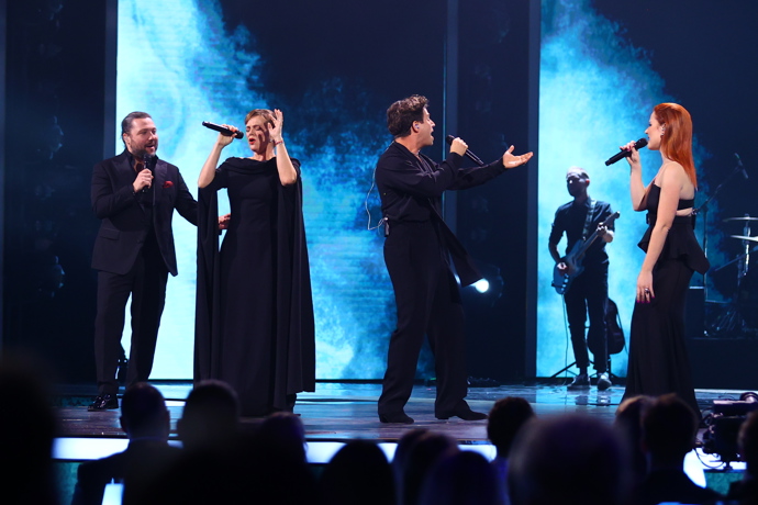 FOTO: Felix Slováček mladší, Marta Jandová, Milan Peroutka a kapela Aničky Slováčkové vzdala hold zesnulé zpěvačce. – stránka 4