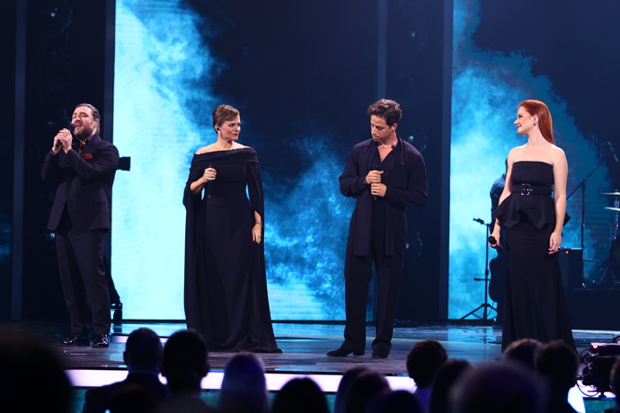 FOTO: Felix Slováček mladší, Marta Jandová, Milan Peroutka a kapela Aničky Slováčkové vzdala hold zesnulé zpěvačce. – stránka 3