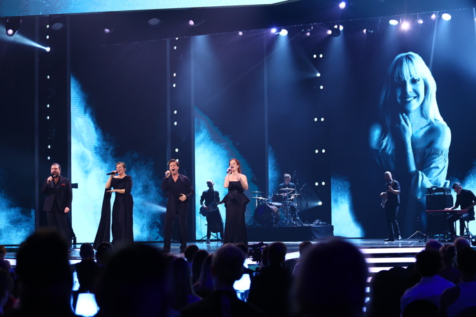 FOTO: Felix Slováček mladší, Marta Jandová, Milan Peroutka a kapela Aničky Slováčkové vzdala hold zesnulé zpěvačce.