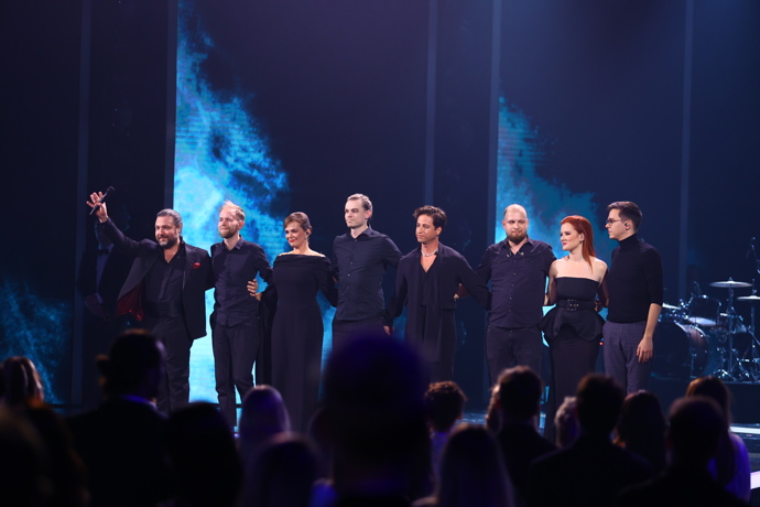 FOTO: Felix Slováček mladší, Marta Jandová, Milan Peroutka a kapela Aničky Slováčkové vzdala hold zesnulé zpěvačce. – stránka 1