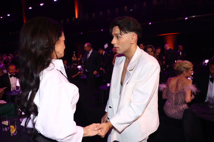 FOTO: Jan Bendig skočil na kus řeči s Lucií Bílou. – stránka 49