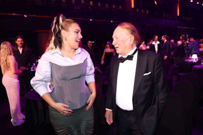 FOTO: Ewa Farna se ve společnosti Petra Jandy dobře bavila. – stránka 14