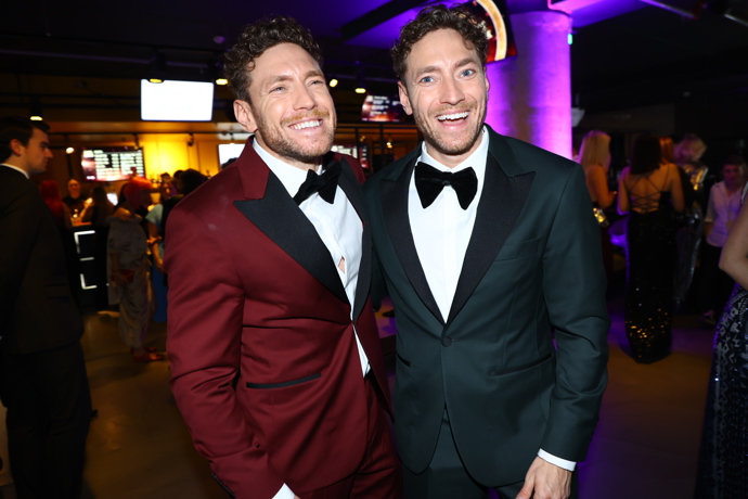 FOTO: Noví Bacheloři Martin a Miroslav Dubovičtí. – stránka 10